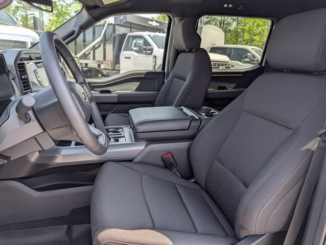 2025 Oxford White Ford F-150 XLT 4X4 Truck