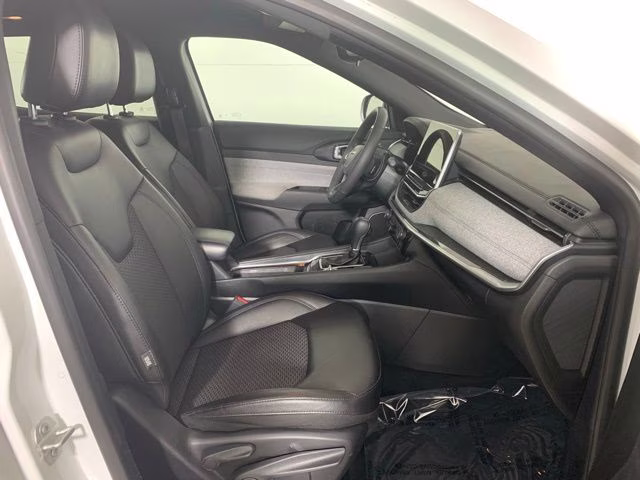 2024 Bright White Clearcoat Jeep Compass Latitude 4X4 SUV