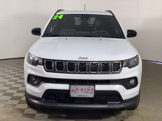 2024 Bright White Clearcoat Jeep Compass Latitude 4X4 SUV