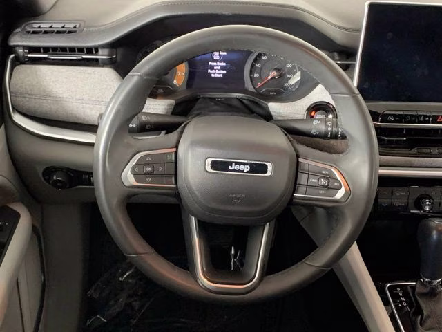 2024 Bright White Clearcoat Jeep Compass Latitude 4X4 SUV