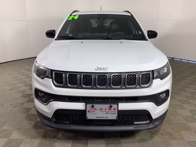 2024 Bright White Clearcoat Jeep Compass Latitude 4X4 SUV