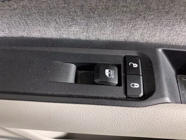 2024 Bright White Clearcoat Jeep Compass Latitude 4X4 SUV