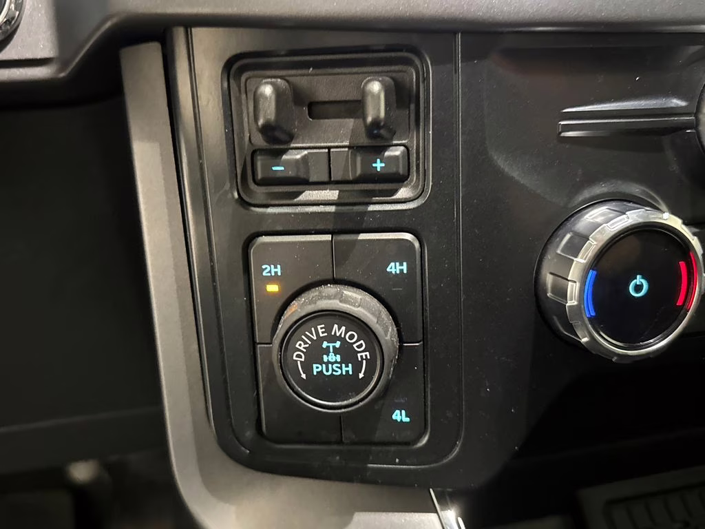 2025 Space White Metallic Ford F-150 XLT 4X4 Truck