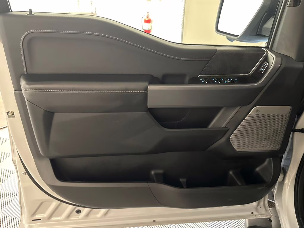 2025 Space White Metallic Ford F-150 XLT 4X4 Truck