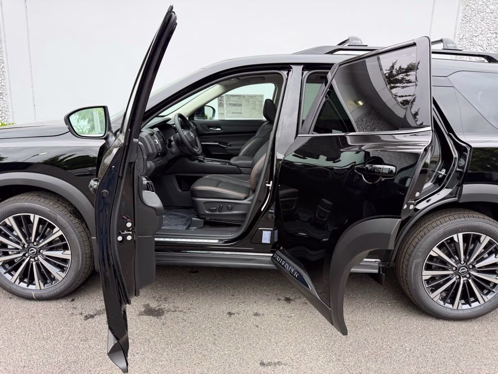 2026 Super Black Nissan Pathfinder Platinum 4X4 SUV