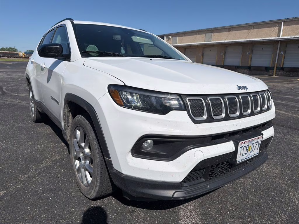 2022 Bright White Clearcoat Jeep Compass Latitude Lux 4X4 SUV