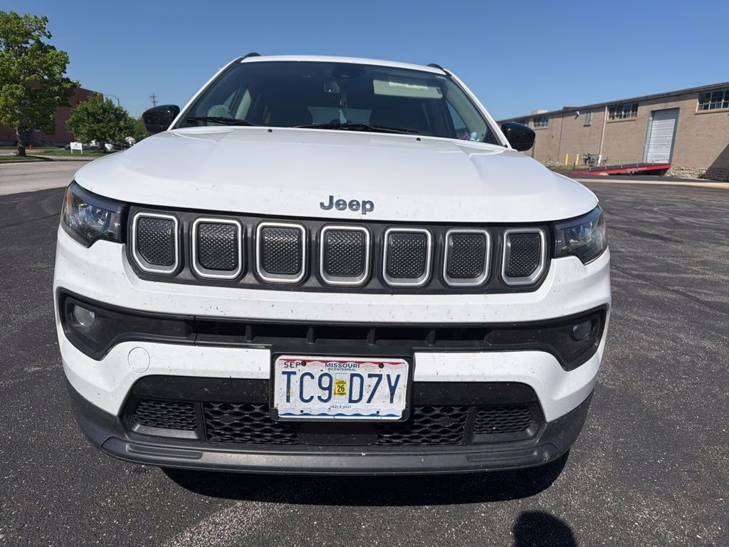 2022 Bright White Clearcoat Jeep Compass Latitude Lux 4X4 SUV
