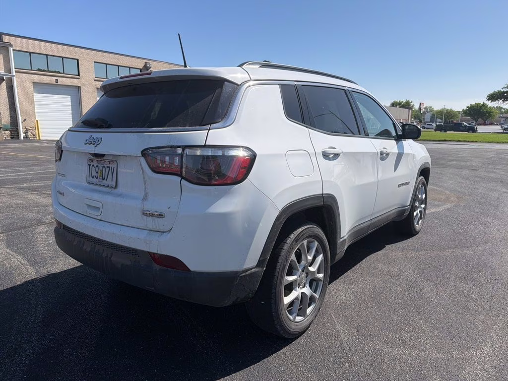 2022 Bright White Clearcoat Jeep Compass Latitude Lux 4X4 SUV