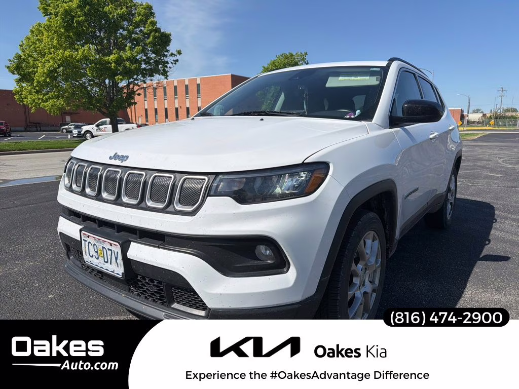 2022 Bright White Clearcoat Jeep Compass Latitude Lux 4X4 SUV