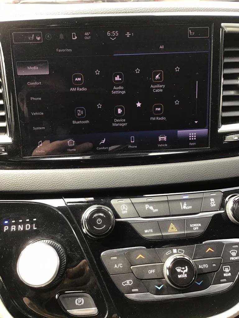 2024 Bright White Clearcoat Chrysler Pacifica Touring L FWD Van