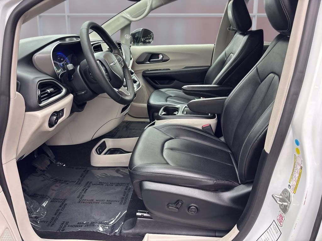 2024 Bright White Clearcoat Chrysler Pacifica Touring L FWD Van