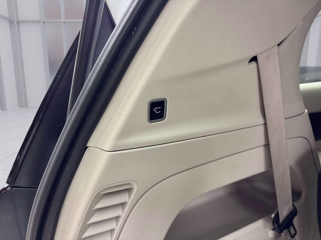 2024 Bright White Clearcoat Chrysler Pacifica Touring L FWD Van