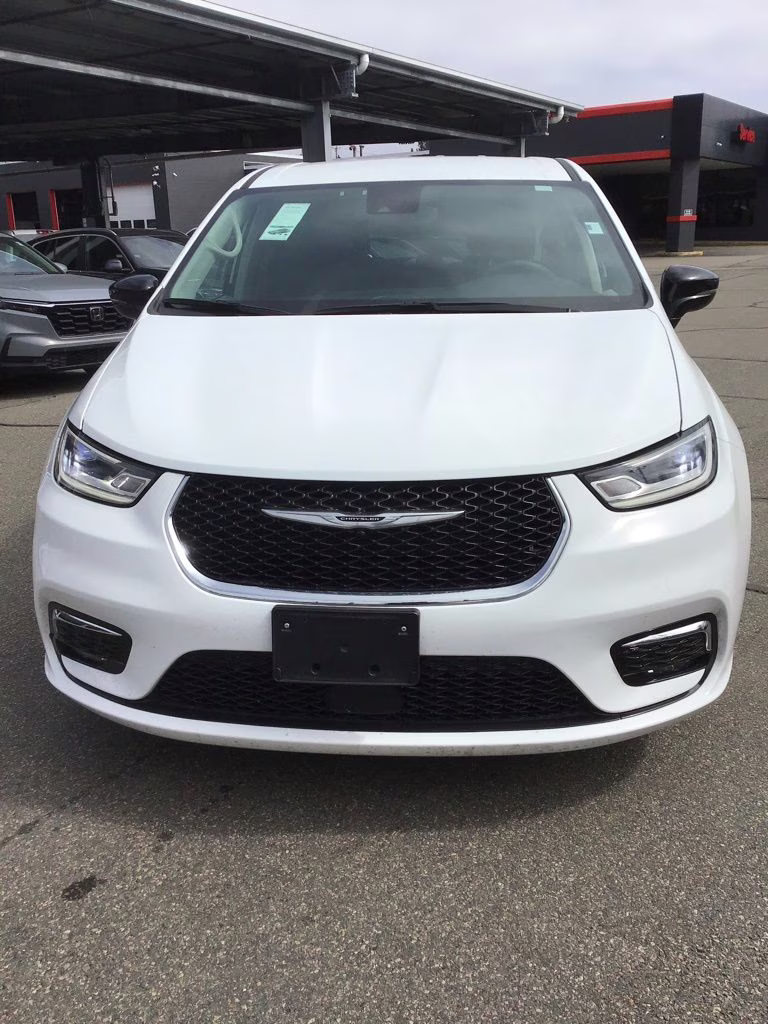 2024 Bright White Clearcoat Chrysler Pacifica Touring L FWD Van