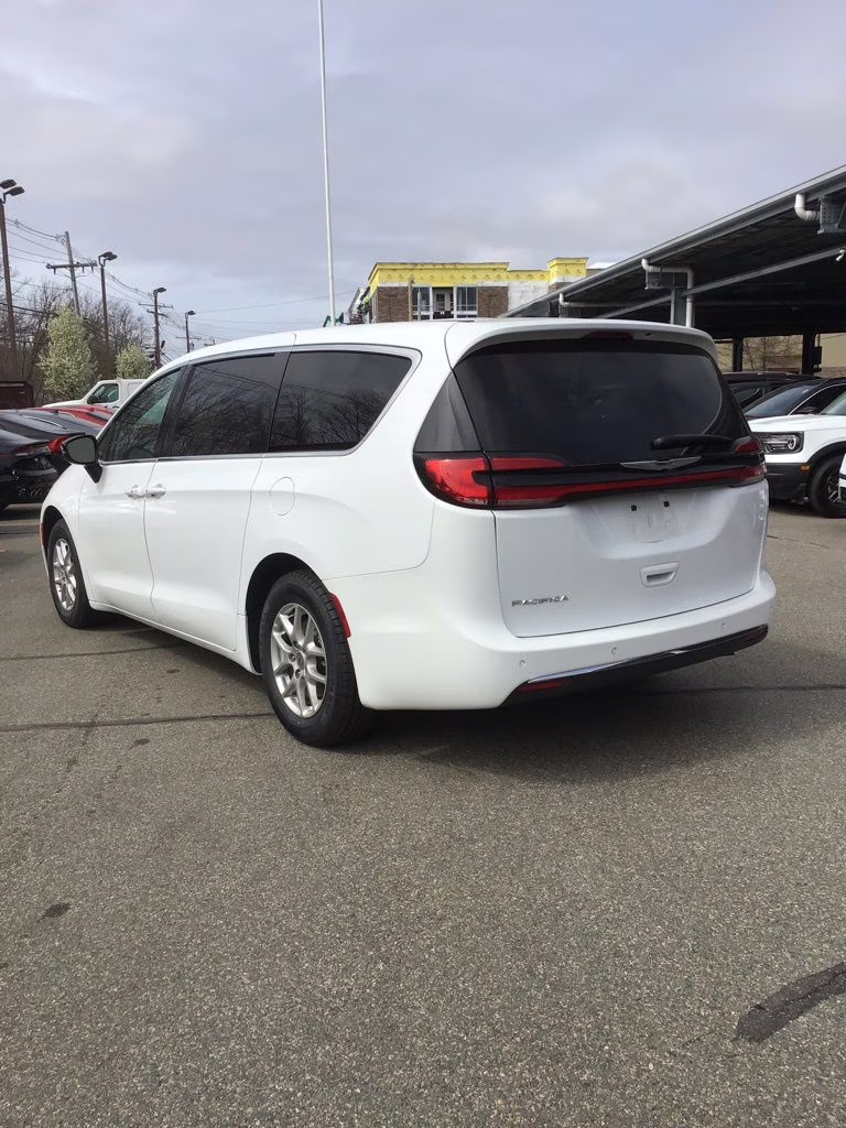 2024 Bright White Clearcoat Chrysler Pacifica Touring L FWD Van