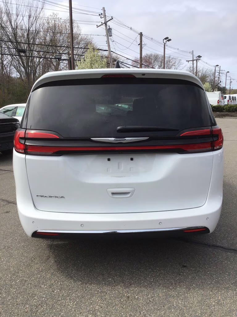 2024 Bright White Clearcoat Chrysler Pacifica Touring L FWD Van