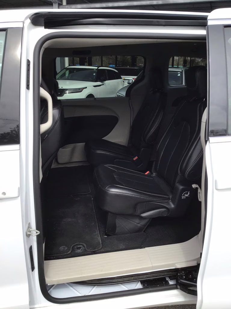 2024 Bright White Clearcoat Chrysler Pacifica Touring L FWD Van