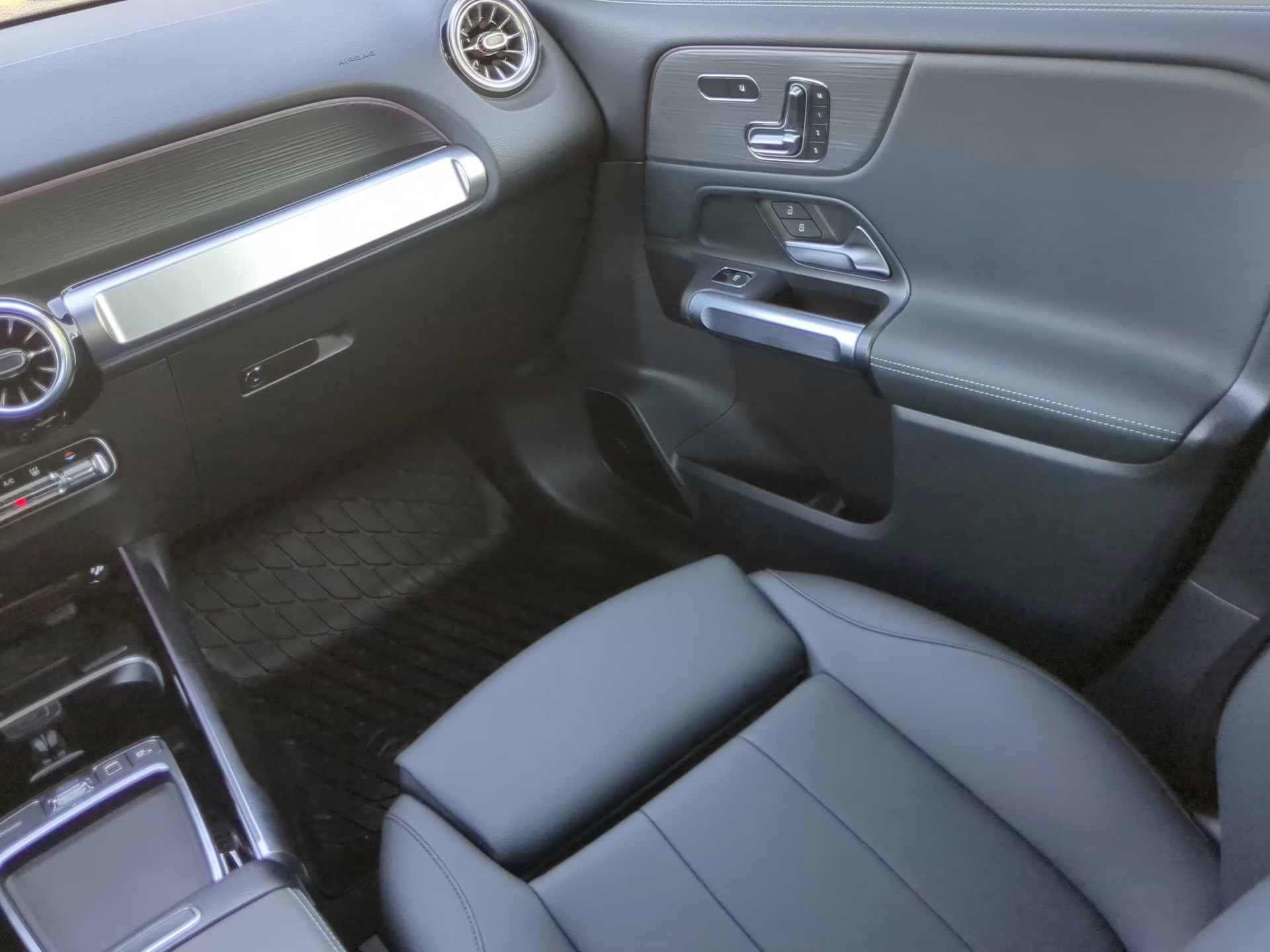 2025 Mountain Gray Metallic Mercedes-Benz EQB EQB 300 AWD SUV