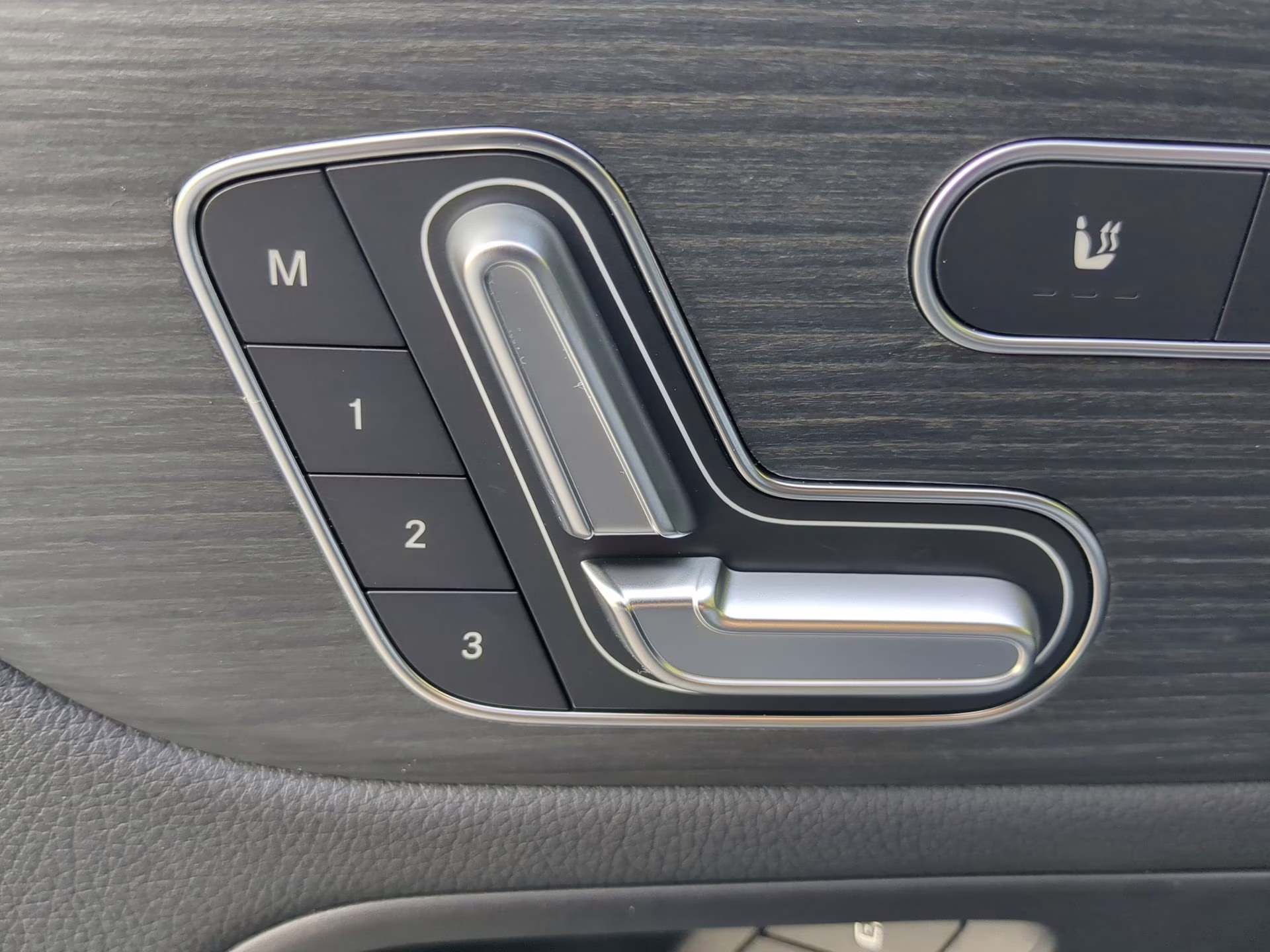 2025 Mountain Gray Metallic Mercedes-Benz EQB EQB 300 AWD SUV