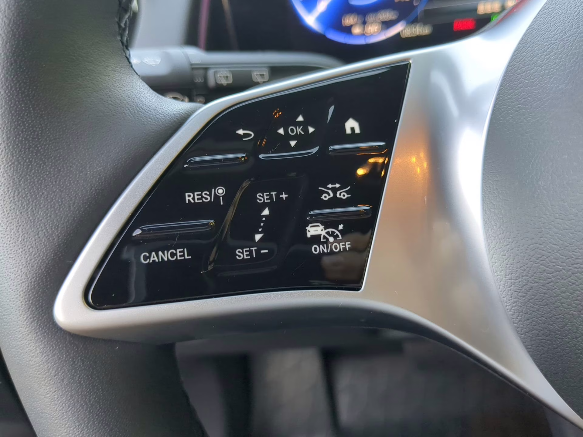 2025 Mountain Gray Metallic Mercedes-Benz EQB EQB 300 AWD SUV