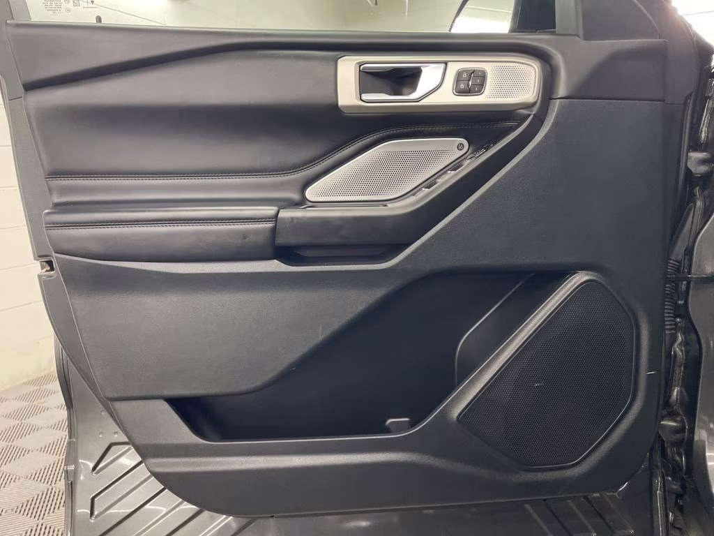 2020 Magnetic Metallic Ford Explorer Platinum 4X4 SUV