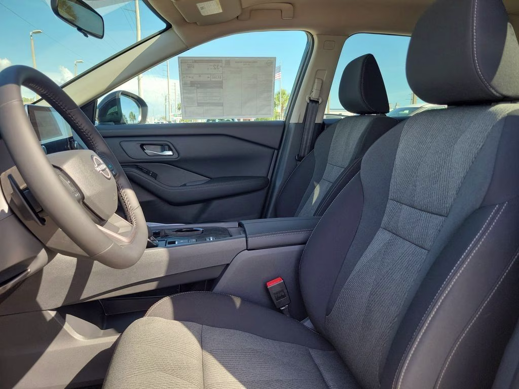 2026 Everest White Pearl Tricoat Nissan Rogue SV FWD SUV
