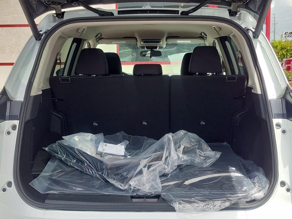 2026 Everest White Pearl Tricoat Nissan Rogue SV FWD SUV