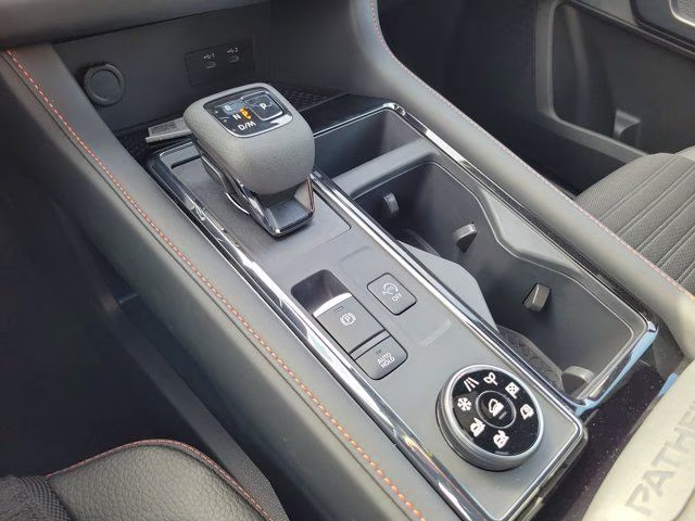 2026 Everest White Pearl/Black Nissan Pathfinder Rock Creek 4X4 SUV