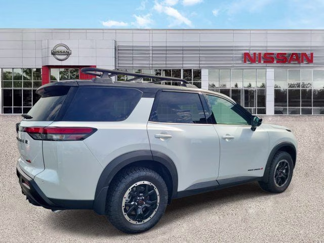 2026 Everest White Pearl/Black Nissan Pathfinder Rock Creek 4X4 SUV