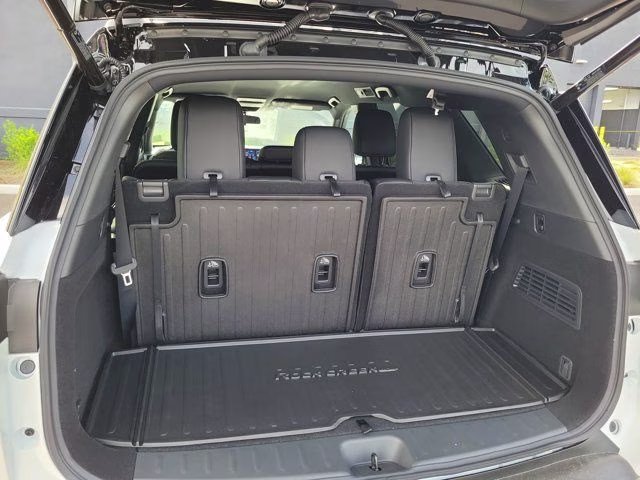 2026 Everest White Pearl/Black Nissan Pathfinder Rock Creek 4X4 SUV