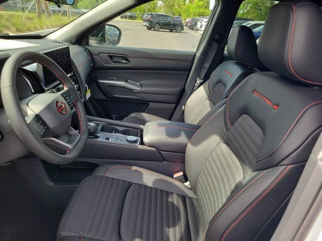2026 Everest White Pearl/Black Nissan Pathfinder Rock Creek 4X4 SUV