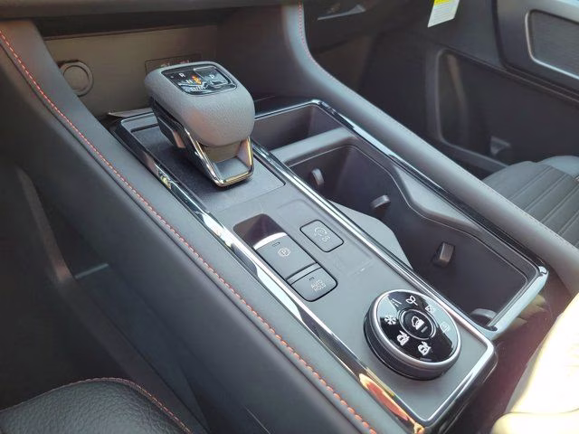 2026 Everest White Pearl/Black Nissan Pathfinder Rock Creek 4X4 SUV