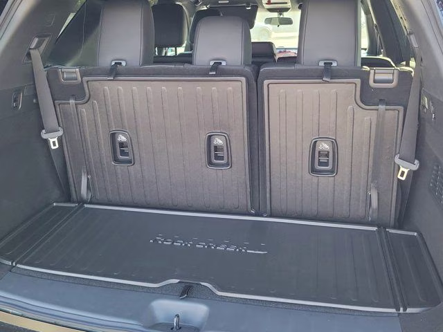 2026 Everest White Pearl/Black Nissan Pathfinder Rock Creek 4X4 SUV