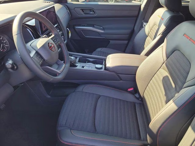 2026 Everest White Pearl/Black Nissan Pathfinder Rock Creek 4X4 SUV