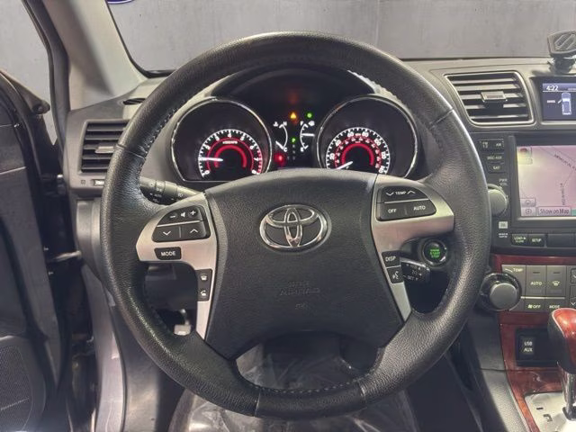 2012 Magnetic Gray Metallic Toyota Highlander Limited 4X4 SUV