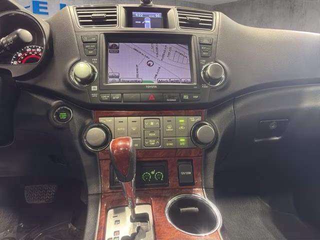 2012 Magnetic Gray Metallic Toyota Highlander Limited 4X4 SUV