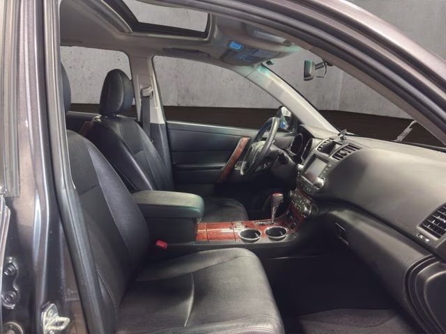 2012 Magnetic Gray Metallic Toyota Highlander Limited 4X4 SUV