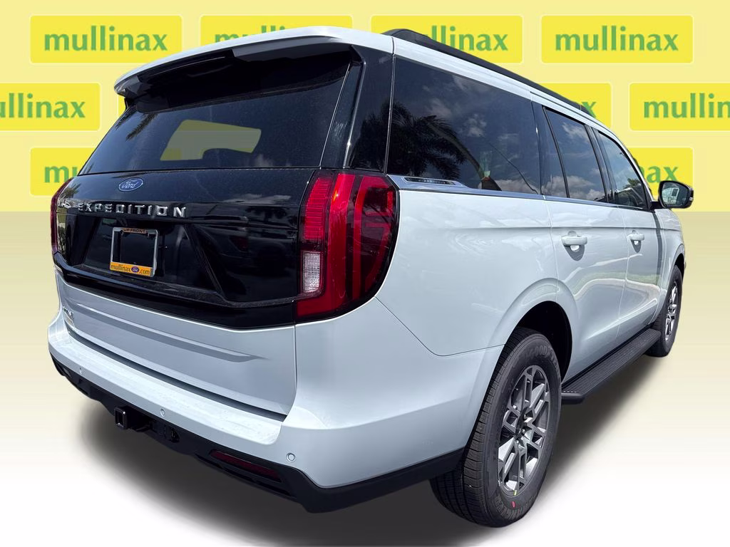 2026 Space Silver Metallic Ford Expedition Active RWD SUV