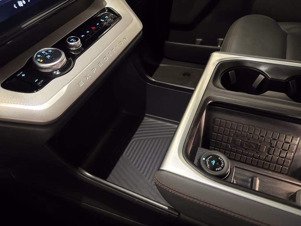 2025 Glacier Gray Metallic TriCoat Ford Expedition Active RWD SUV