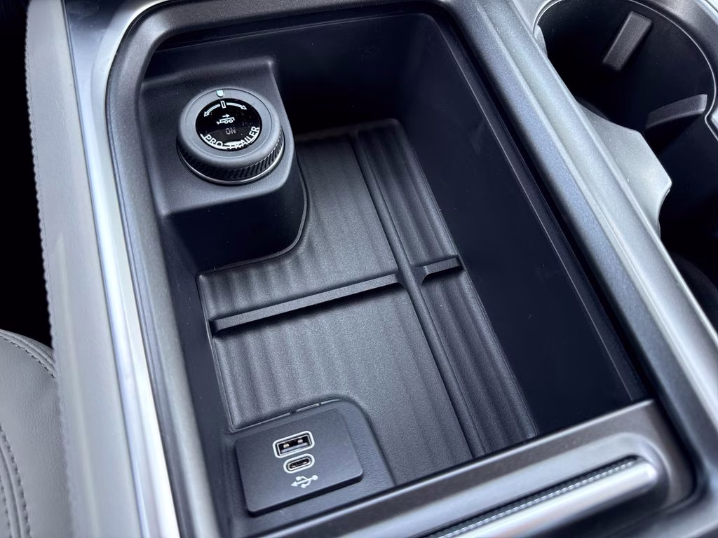 2026 Space Silver Metallic Ford Expedition Active RWD SUV