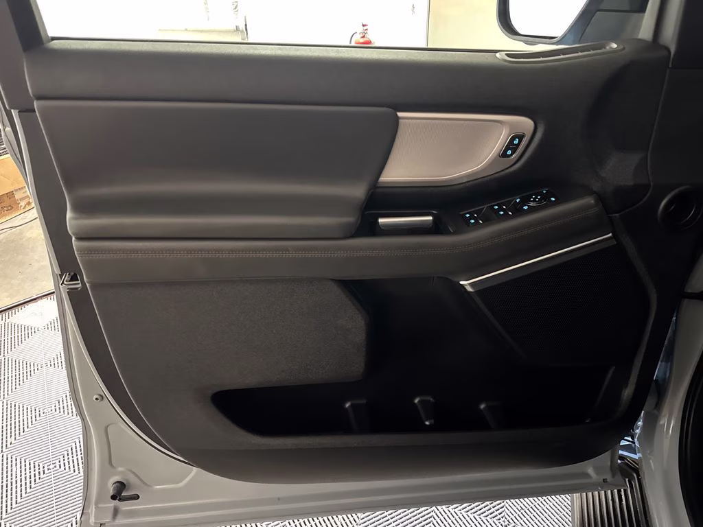 2025 Glacier Gray Metallic TriCoat Ford Expedition Active RWD SUV