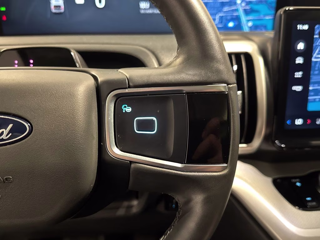 2025 Glacier Gray Metallic TriCoat Ford Expedition Active RWD SUV