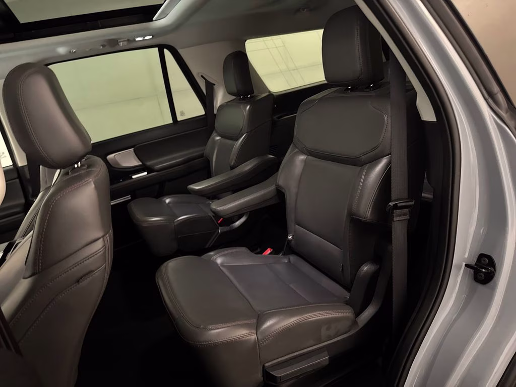 2025 Glacier Gray Metallic TriCoat Ford Expedition Active RWD SUV