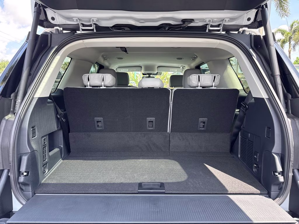2026 Space Silver Metallic Ford Expedition Active RWD SUV