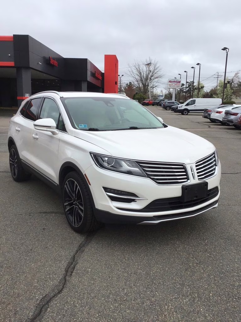 2018 White Platinum Clearcoat Metallic Lincoln MKC Reserve AWD SUV