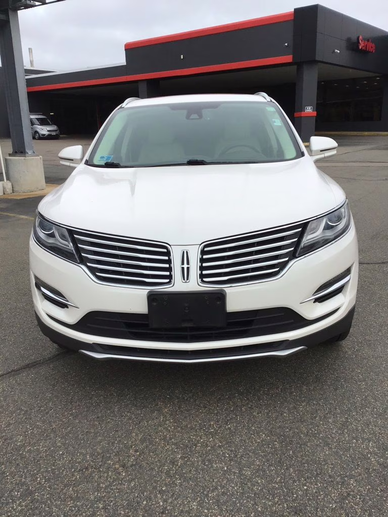 2018 White Platinum Clearcoat Metallic Lincoln MKC Reserve AWD SUV