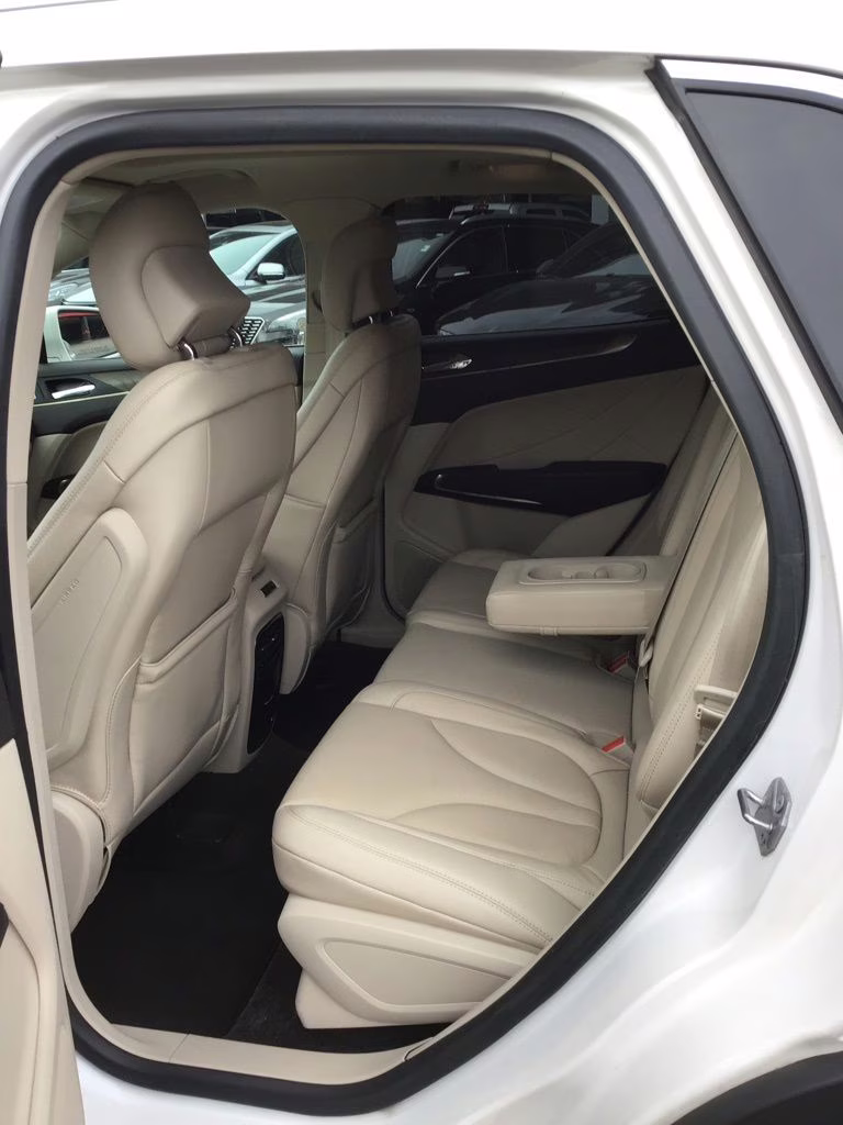 2018 White Platinum Clearcoat Metallic Lincoln MKC Reserve AWD SUV