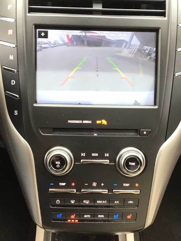 2018 White Platinum Clearcoat Metallic Lincoln MKC Reserve AWD SUV