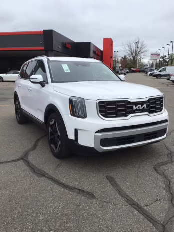 2025 Glacial White Pearl Kia Telluride S AWD SUV