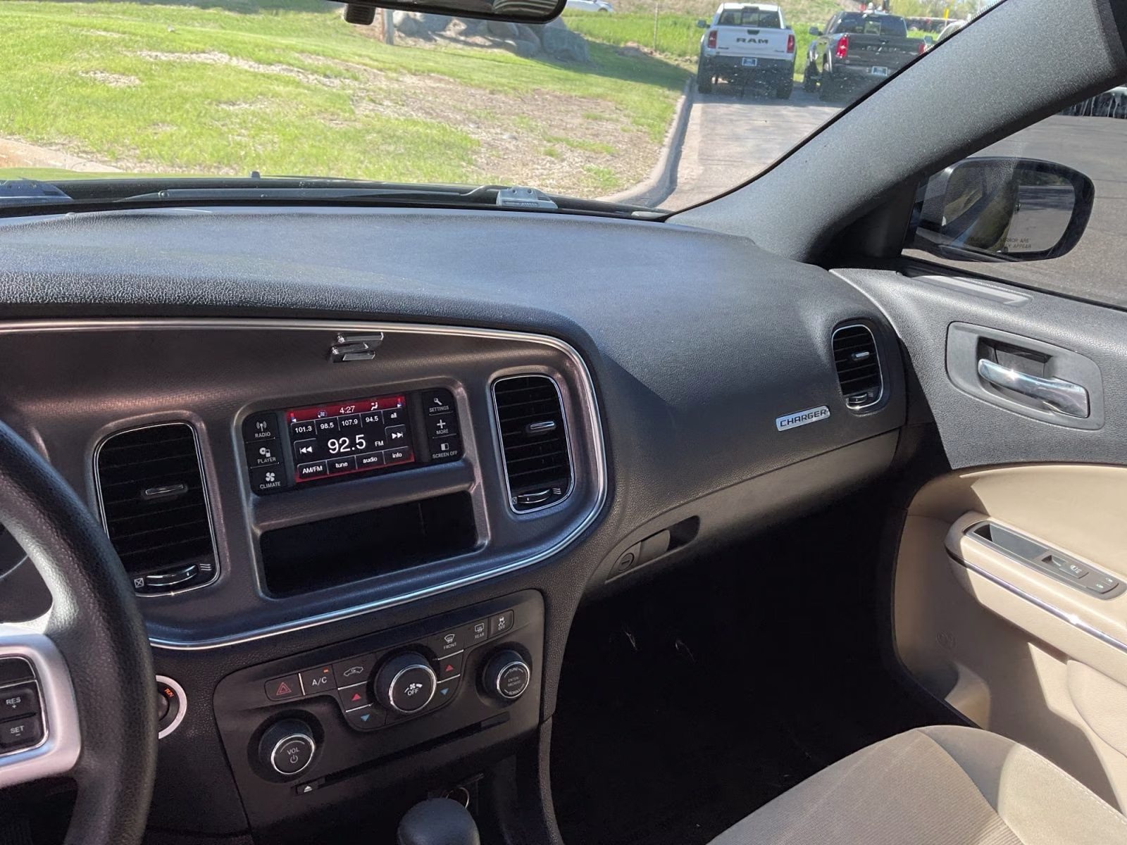 2014 Pitch Black Dodge Charger SE RWD Sedan