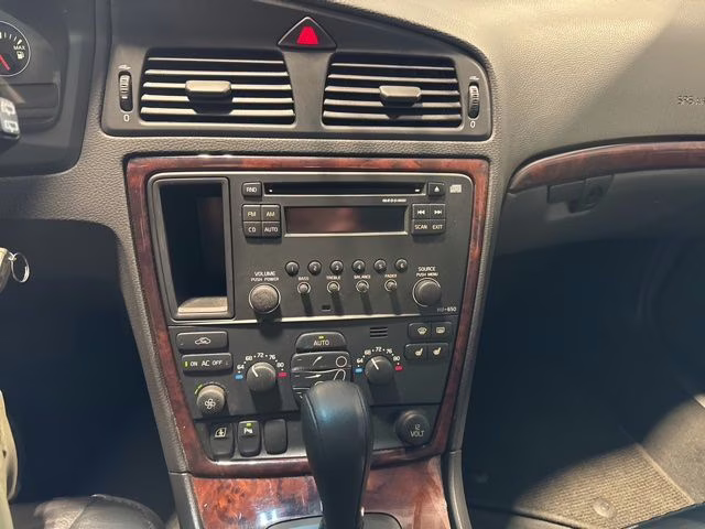 2006 Volvo XC70 AWD Crossover